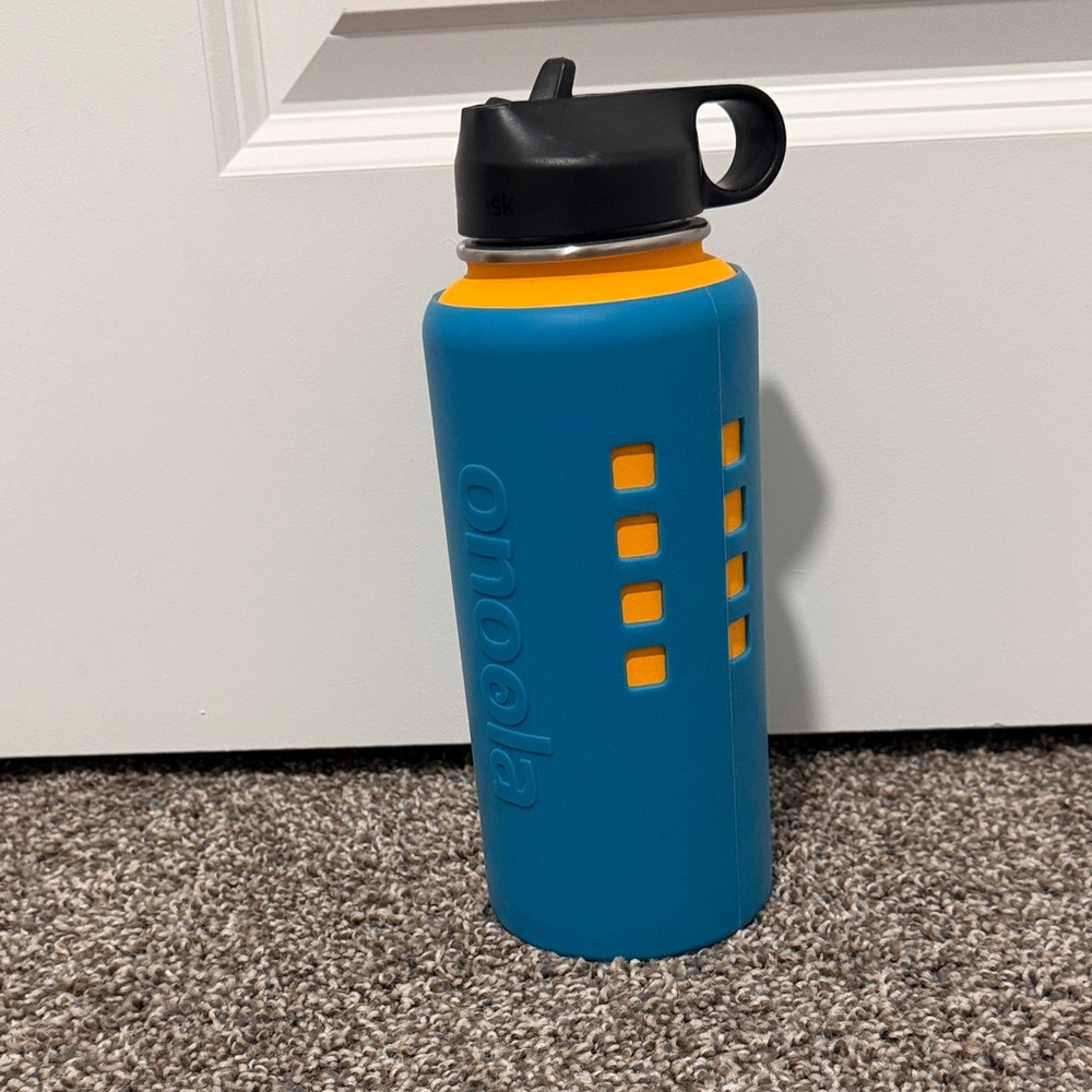 Hydro Flask Blue and Orange Bottle